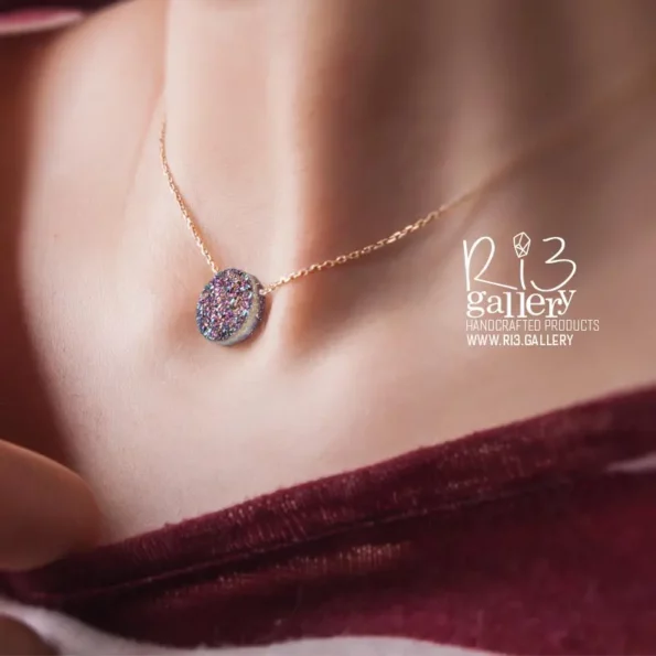 گردنبند طلا زنانه طرح ژئود مولتی‌کالر