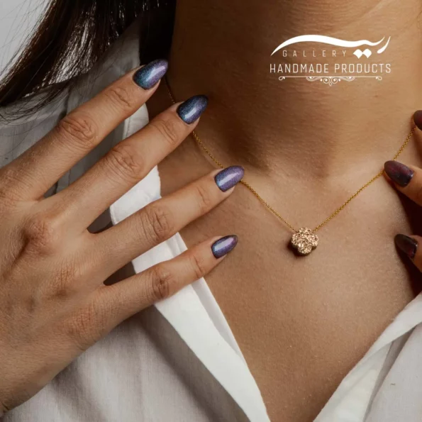 گردنبند طلا زنانه ژئود طرح ونکلیف طلایی