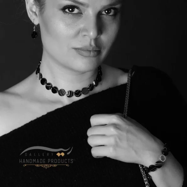 گردنبند طلا زنانه عقیق رگه دار