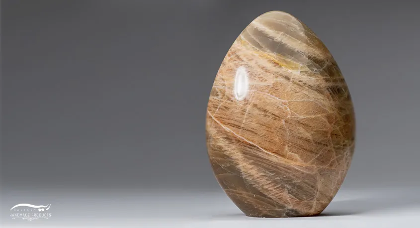 مون‌استون هلویی سنگ ماه شهریور