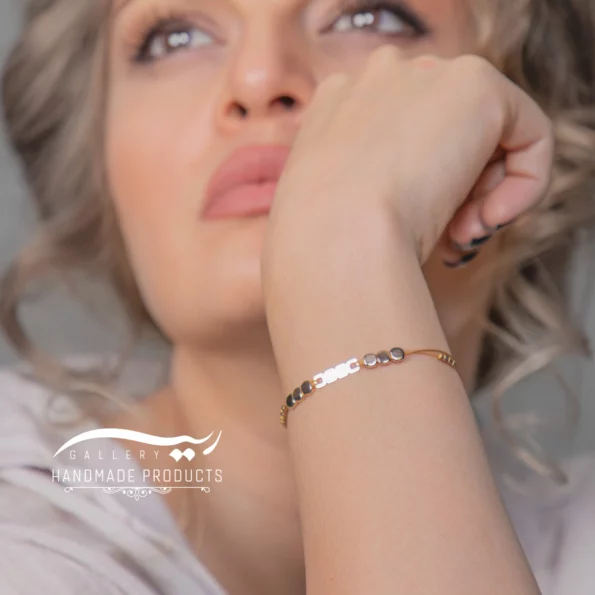 دستبند طلا زنانه سنگ مربعی